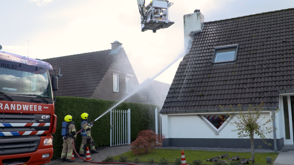 2025.10.26 Woningbrand dak in Sint Jansteen.00_00_18_20.Still003.jpg